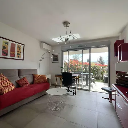 Apartment 2p Climatise Avec Terrasse Et Jardin, Centre-ville - Fr-1-308-187 Le Lavandou
