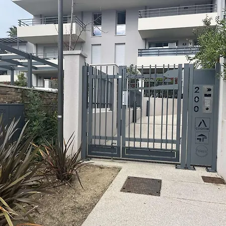 2p Climatise Avec Terrasse Et Jardin, Centre-ville - Fr-1-308-187 *