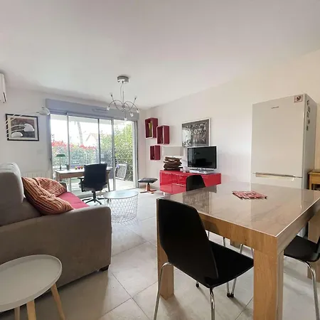 Apartment T2 Centre Lavandou Avec Climatisation Et Parking Prive - Fr-1-308-187 Le Lavandou
