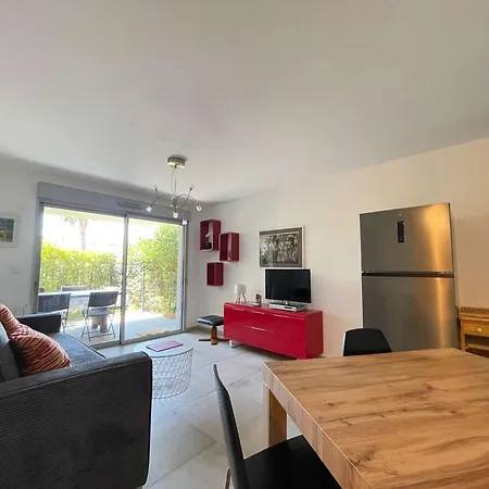 Apartment T2 Centre Lavandou Avec Climatisation Et Parking Prive - Fr-1-308-187
