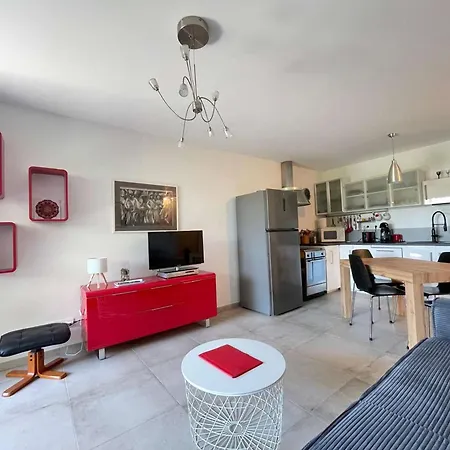 T2 Centre Lavandou Avec Climatisation Et Parking Prive - Fr-1-308-187 Apartment *