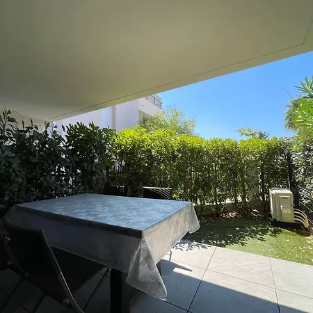Apartment T2 Centre Lavandou Avec Climatisation Et Parking Prive - Fr-1-308-187 Le Lavandou