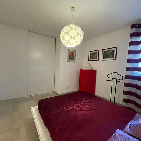 Apartment T2 Centre Lavandou Avec Climatisation Et Parking Prive - Fr-1-308-187 *