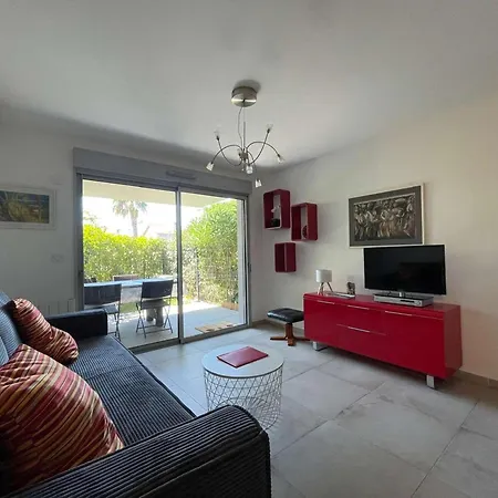 Apartment T2 Centre Lavandou Avec Climatisation Et Parking Prive - Fr-1-308-187