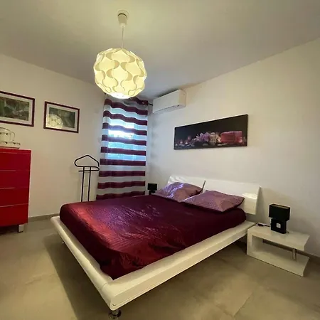 Apartment T2 Centre Lavandou Avec Climatisation Et Parking Prive - Fr-1-308-187 *